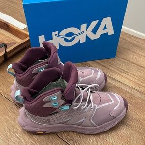 New with box never worn Hoka womens anacapa mid hiking shoe boot waterproof 7.5